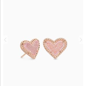 Kendra Scott Ari heart studs NWT